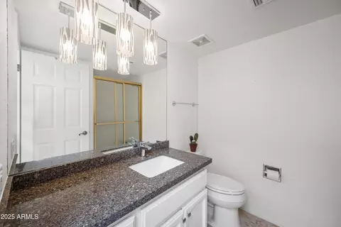 Bath - 2953 E Rose Ln, Phoenix, AZ 85016 photo 2 of 4