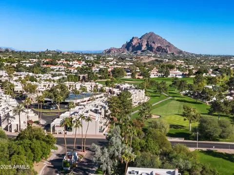 View/Area - 2953 E Rose Ln, Phoenix, AZ 85016 photo 7 of 10
