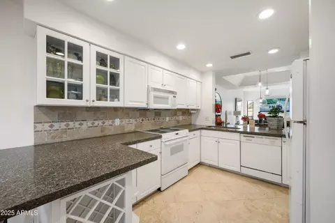 Kitchen - 2953 E Rose Ln, Phoenix, AZ 85016 photo 1 of 4