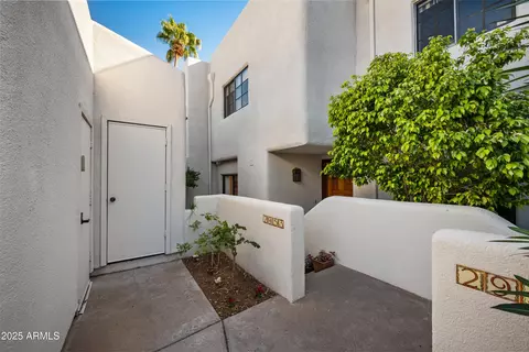 Exterior - 2953 E Rose Ln, Phoenix, AZ 85016 photo 2 of 10