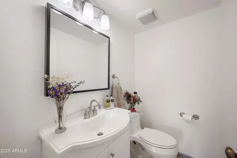 Bath - 2953 E Rose Ln, Phoenix, AZ 85016 photo 1 of 4