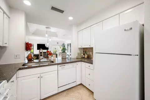 Kitchen - 2953 E Rose Ln, Phoenix, AZ 85016 photo 3 of 4