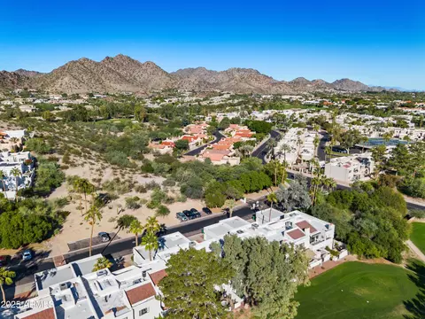 View/Area - 2953 E Rose Ln, Phoenix, AZ 85016 photo 3 of 10