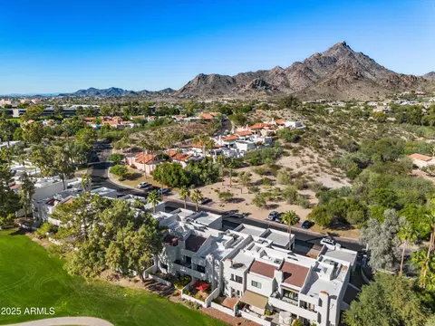 View/Area - 2953 E Rose Ln, Phoenix, AZ 85016 photo 2 of 10
