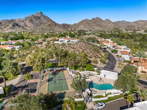 View/Area - 2953 E Rose Ln, Phoenix, AZ 85016 photo 5 of 10