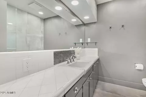 Bath - 103 E Palm Ln #103-A, Phoenix, AZ 85004 photo 6 of 6