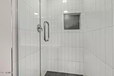 Bath - 103 E Palm Ln #103-A, Phoenix, AZ 85004 photo 2 of 6