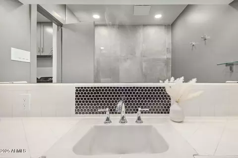 Bath - 103 E Palm Ln #103-A, Phoenix, AZ 85004 photo 5 of 6