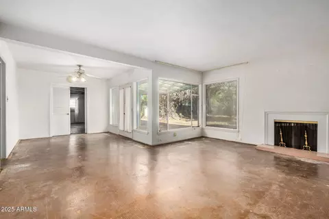Living - 6801 N 2nd Pl, Phoenix, AZ 85012 photo 1 of 2