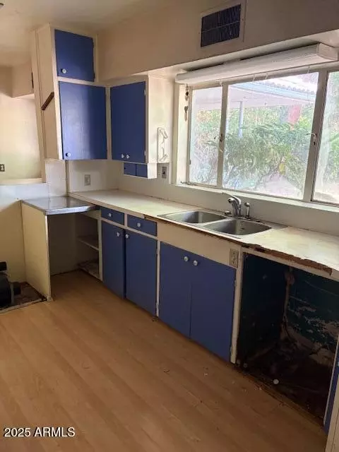 Kitchen - 6801 N 2nd Pl, Phoenix, AZ 85012 photo 3 of 3