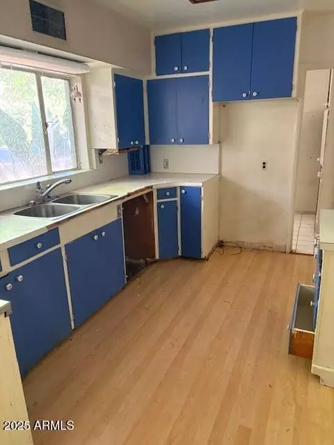 Kitchen - 6801 N 2nd Pl, Phoenix, AZ 85012 photo 2 of 3