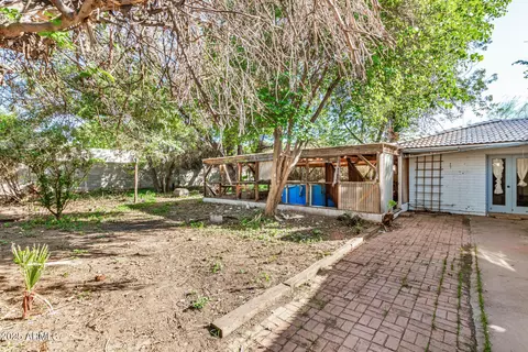 Exterior - 6801 N 2nd Pl, Phoenix, AZ 85012 photo 2 of 4
