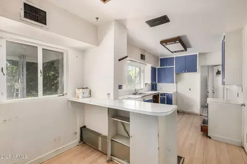 Kitchen - 6801 N 2nd Pl, Phoenix, AZ 85012 photo 1 of 3