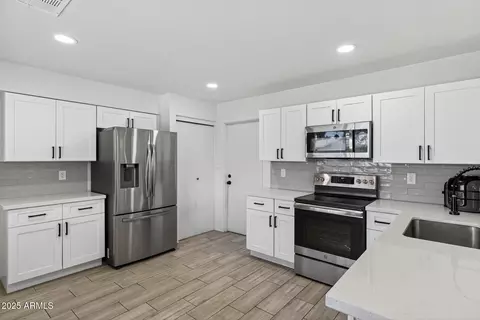 Kitchen - 1505 E 3rd Pl, Mesa, AZ 85203 photo 2 of 5