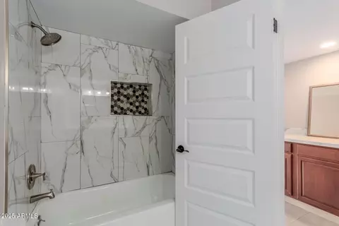 Bath - 5902 W Wolf St, Phoenix, AZ 85033 photo 3 of 3