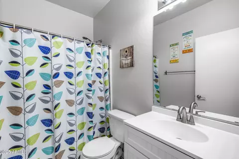 Bath - 2714 E Del Rio St, Gilbert, AZ 85295 photo 1 of 3