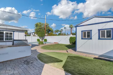 Exterior - 4240 E Sells Dr, Phoenix, AZ 85018 photo 5 of 7