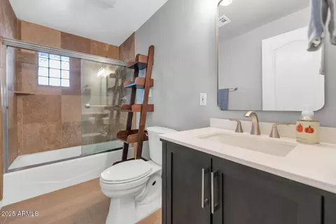 Bath - 4240 E Sells Dr, Phoenix, AZ 85018 photo 4 of 4