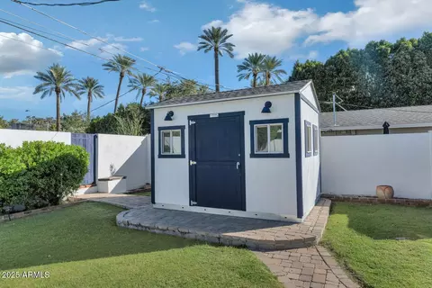 Exterior - 4240 E Sells Dr, Phoenix, AZ 85018 photo 7 of 7