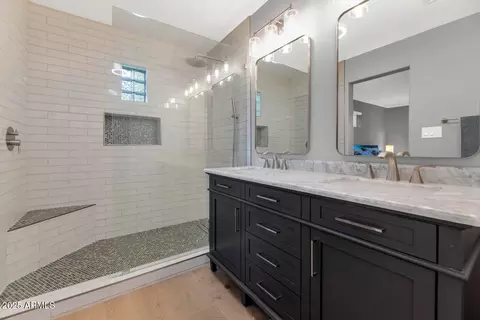 Bath - 4240 E Sells Dr, Phoenix, AZ 85018 photo 1 of 4