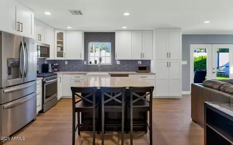 Kitchen - 4240 E Sells Dr, Phoenix, AZ 85018 photo 3 of 4