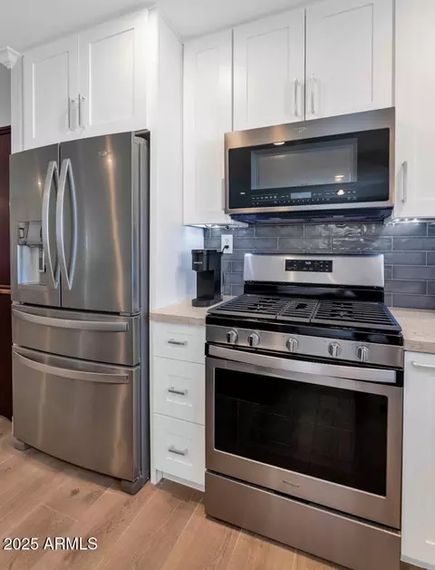 Kitchen - 4240 E Sells Dr, Phoenix, AZ 85018 photo 4 of 4
