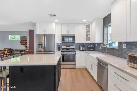 Kitchen - 4240 E Sells Dr, Phoenix, AZ 85018 photo 1 of 4