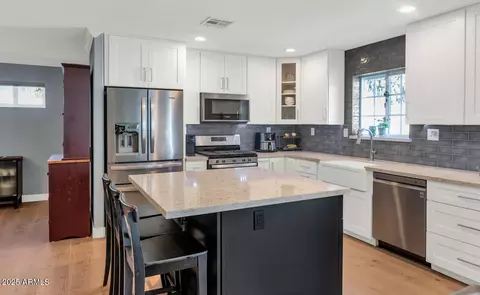 Kitchen - 4240 E Sells Dr, Phoenix, AZ 85018 photo 2 of 4