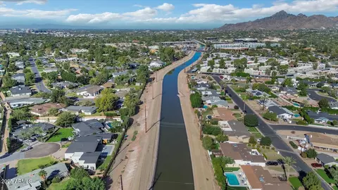 View/Area - 4240 E Sells Dr, Phoenix, AZ 85018 photo 6 of 8