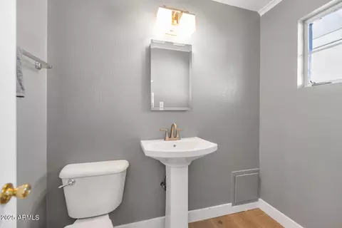 Bath - 4240 E Sells Dr, Phoenix, AZ 85018 photo 3 of 4