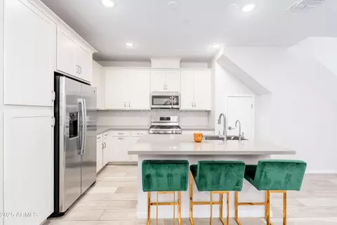 Kitchen - 724 E Lark St #102, Gilbert, AZ 85297 photo 2 of 4