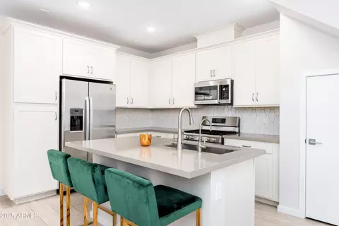 Kitchen - 724 E Lark St #102, Gilbert, AZ 85297 photo 1 of 4