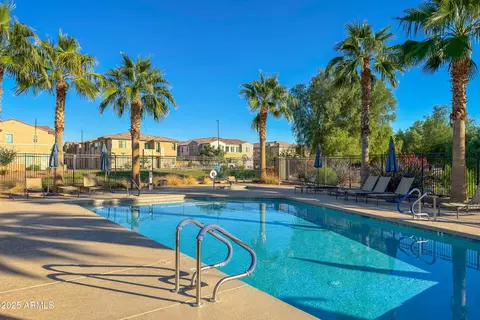 Exterior - 724 E Lark St #102, Gilbert, AZ 85297 photo 2 of 2