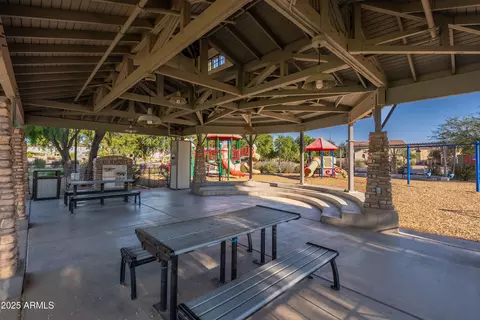 View/Area - 724 E Lark St #102, Gilbert, AZ 85297 photo 8 of 17