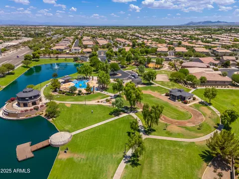 View/Area - 724 E Lark St #102, Gilbert, AZ 85297 photo 7 of 17