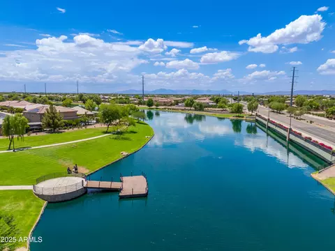 View/Area - 724 E Lark St #102, Gilbert, AZ 85297 photo 4 of 17