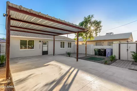 2555 E Mobile Ln, Phoenix, AZ 85040