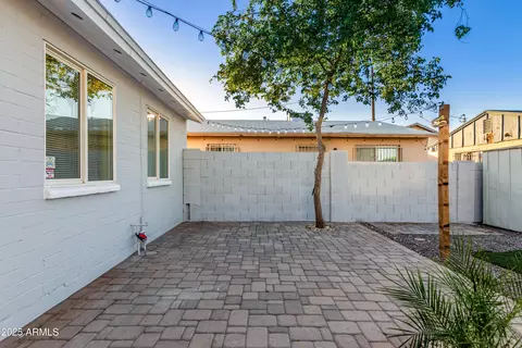 Exterior - 2555 E Mobile Ln, Phoenix, AZ 85040 photo 5 of 8