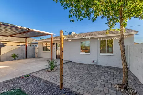 Exterior - 2555 E Mobile Ln, Phoenix, AZ 85040 photo 6 of 8