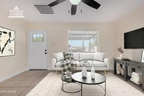 Living - 2555 E Mobile Ln, Phoenix, AZ 85040 photo 1 of 1