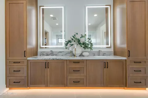 Bath - 5941 E Lafayette Blvd, Phoenix, AZ 85018 photo 1 of 2