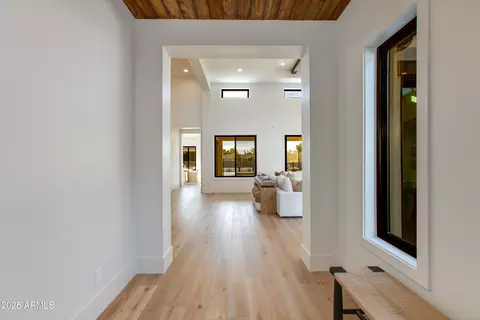 Entry Way - 5941 E Lafayette Blvd, Phoenix, AZ 85018 photo 3 of 3