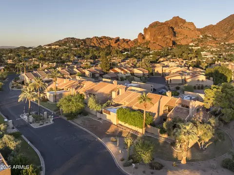 View/Area - 4446 E Camelback Rd #102, Phoenix, AZ 85018 photo 3 of 4