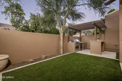 Exterior - 4446 E Camelback Rd #102, Phoenix, AZ 85018 photo 8 of 10