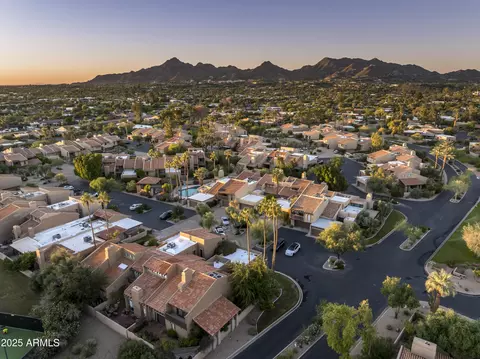 View/Area - 4446 E Camelback Rd #102, Phoenix, AZ 85018 photo 2 of 4