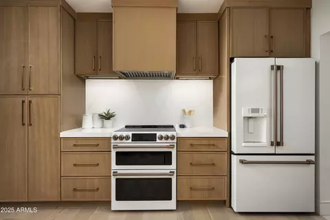 Kitchen - 4446 E Camelback Rd #102, Phoenix, AZ 85018 photo 5 of 6