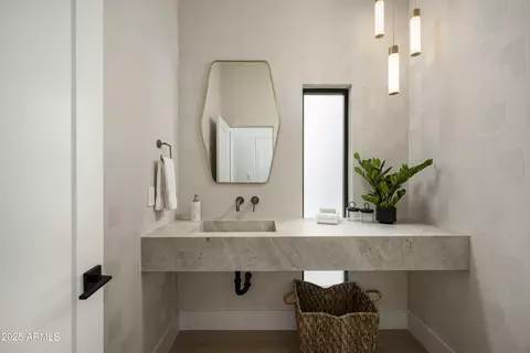 Bath - 4446 E Camelback Rd #102, Phoenix, AZ 85018 photo 1 of 6
