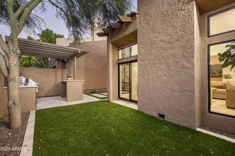 Exterior - 4446 E Camelback Rd #102, Phoenix, AZ 85018 photo 7 of 10