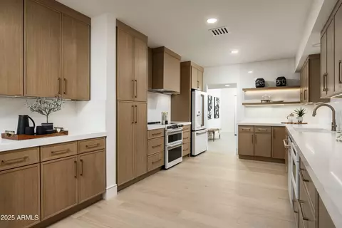 Kitchen - 4446 E Camelback Rd #102, Phoenix, AZ 85018 photo 3 of 6