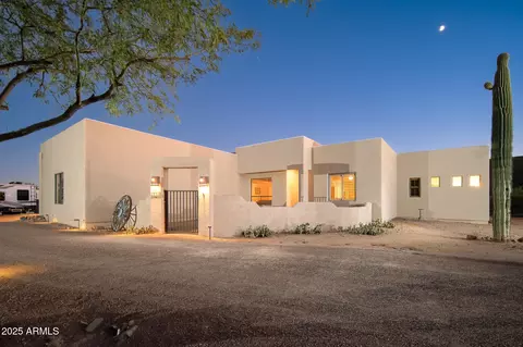 1127 E Magellan Dr, New River, AZ 85087